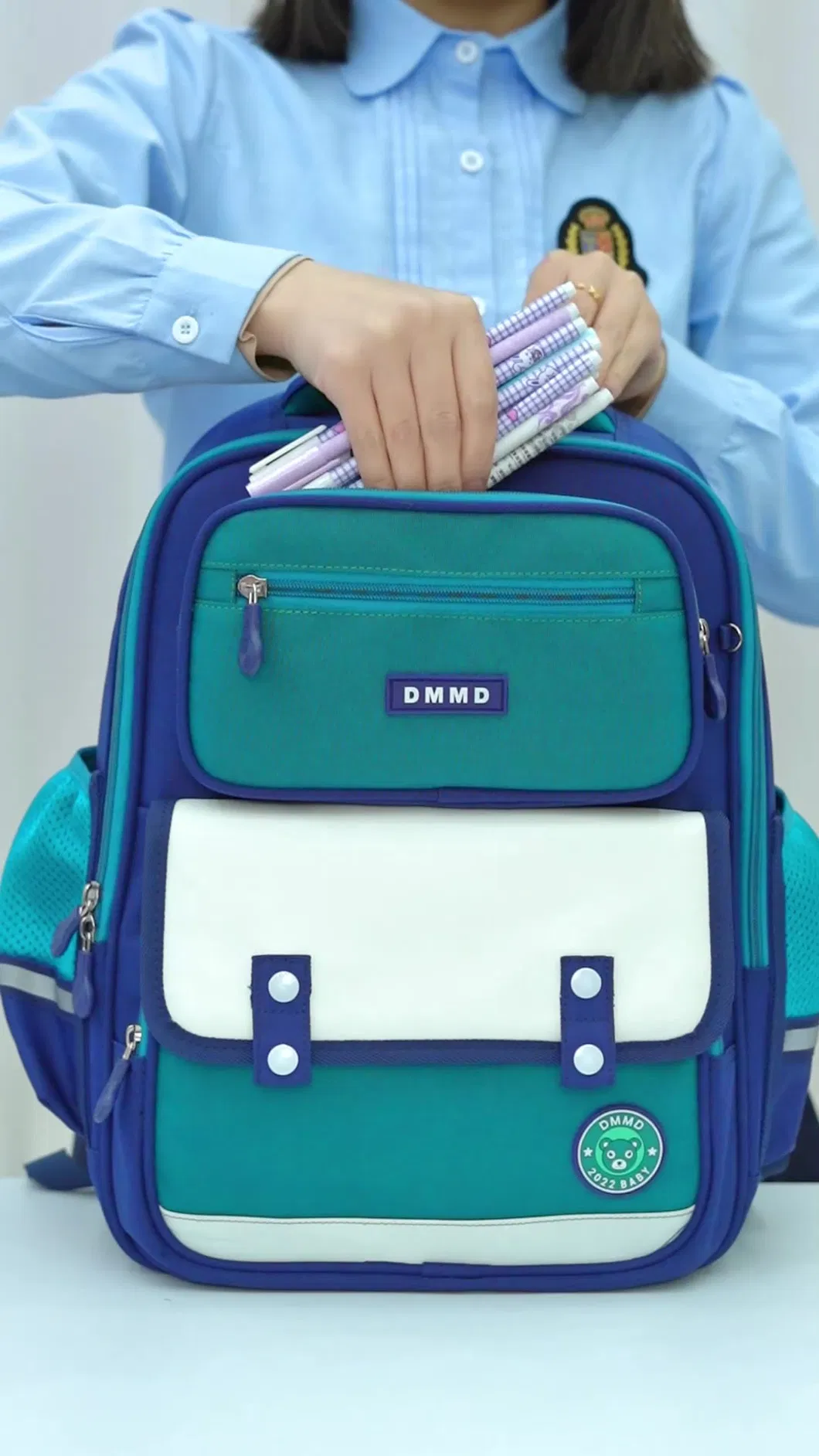 Elementary School Backpacks for Boys and Girls Spine Protection Weight Reduction Large Capacity Backpack