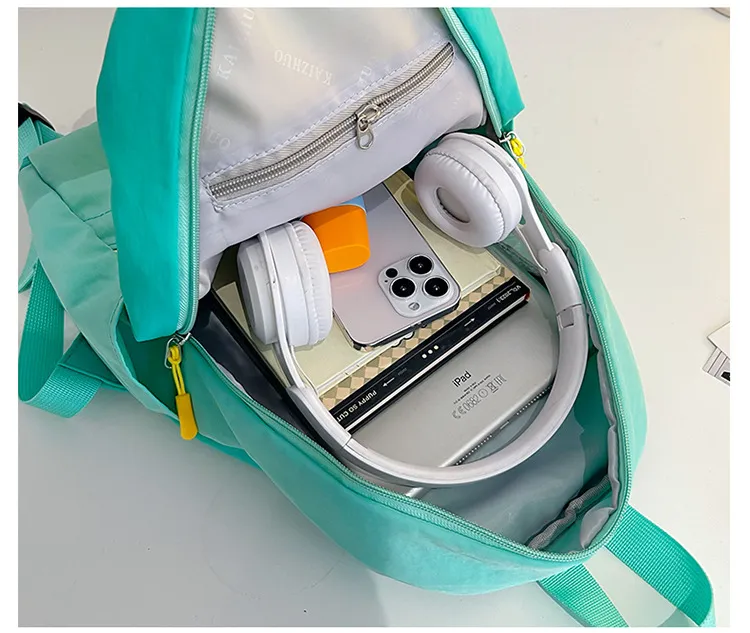 New Design with Contrasting Colors Versatile Outdoor Sports Backpack for College Students