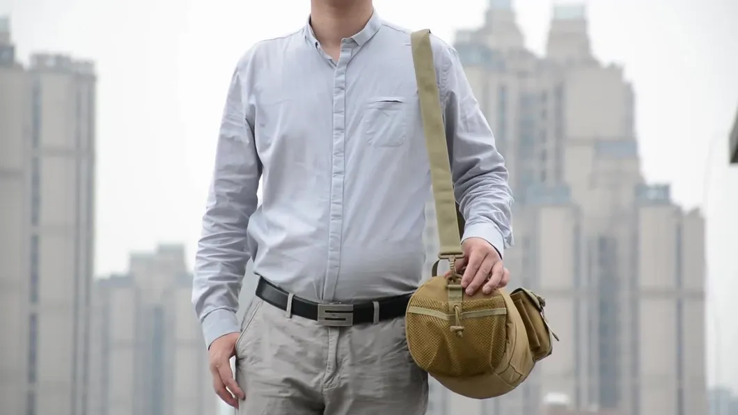 Men&prime;s Large Capacity Dry Wet Separation Crossbody Portable Travel Bag