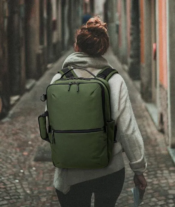 Wholesale Luxury Travel Laptop Carry on Backpacks Weight Travel Laptop Bags for Men Thin Business Backpack