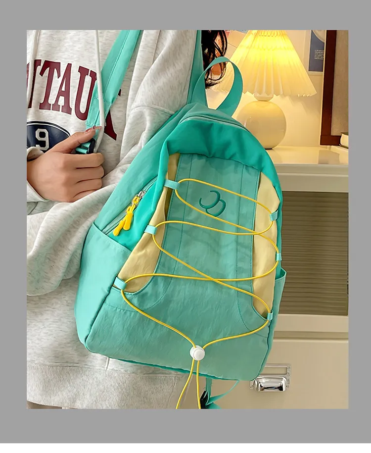 New Design with Contrasting Colors Versatile Outdoor Sports Backpack for College Students