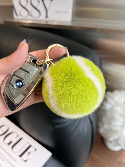 Factory Direct Supplier Wholesale Real Big Rabbit Fur Pompom Ball Keychain Bag Charm Colorful Cute Tennis Fur Ball Keyring
