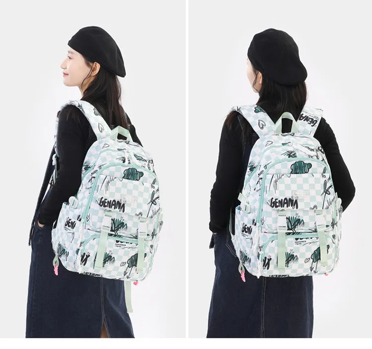 New Childrens Backpack Large Capacity Backpack for Junior High School Students in Grades Three to Six,