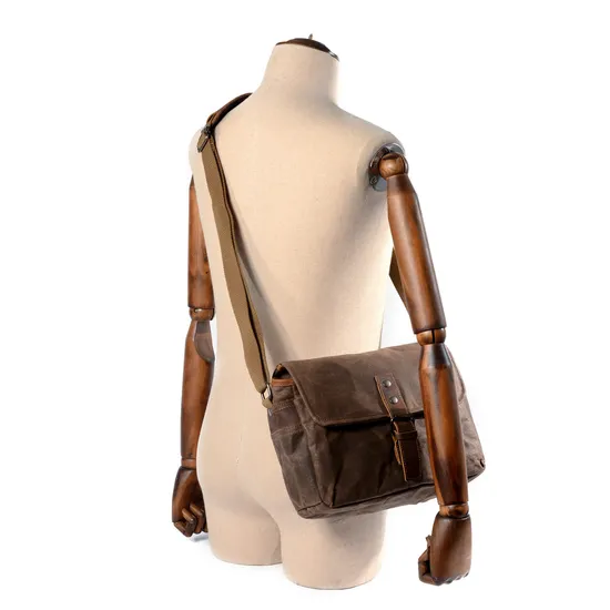 New Outdoor Photography Bag Digital SLR Professional Waterproof Oil Wax Canvas Camera Bag Micro Shoulder Bag